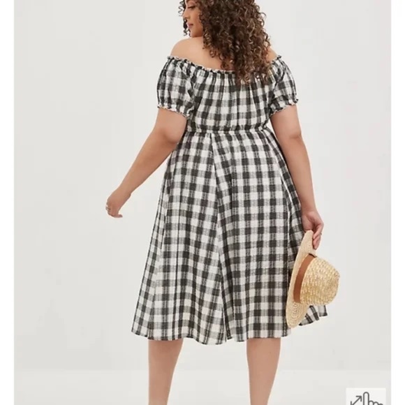 NWOT Torrid SEERSUCKER GINGHAM GREY & WHITE PEASANT MIDI DRESS Size 1X - Picture 5 of 6